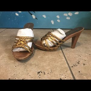 Gianna Bini low heel gold sandal